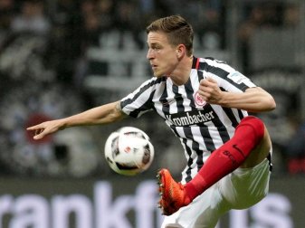 Bastian Oczipka kommt aus Frankfurt nach Gelsenkirchen. Foto: Hasan Bratic Bastian Oczipka kommt aus Frankfurt nach Gelsenkirchen. Foto: Hasan Bratic