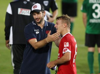 Mainz verliert mit Trainer Schwarz gegen Wehen Wiesbaden Mainz verliert mit Trainer Schwarz gegen Wehen Wiesbaden