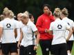 Bundestrainerin Steffi Jones bereitet ihre Spielerinnen auf die EM vor. Foto: Carmen Jaspersen