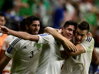 Edson Alvarez (Mi.) trifft für Mexiko Edson Alvarez (Mi.) trifft für Mexiko
