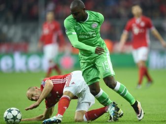 Jetro Willems (r.) steht vor einem Wechsel zur SGE Jetro Willems (r.) steht vor einem Wechsel zur SGE