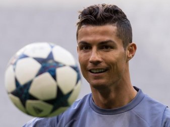 Cristiano Ronaldo lässt seinen Club und seine Fans über seine Zukunft noch im Ungewissen. Foto: Sven Hoppe Cristiano Ronaldo lässt seinen Club und seine Fans über seine Zukunft noch im Ungewissen. Foto: Sven Hoppe