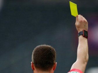 TV-Gesten der Spieler werden mit Gelb bestraft TV-Gesten der Spieler werden mit Gelb bestraft