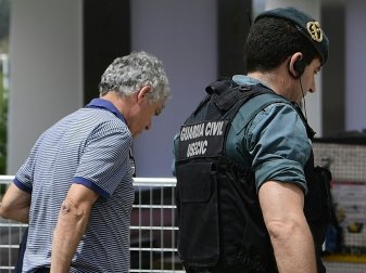 Villa (l.) bei seiner Festnahme am Dienstagmorgen Villa (l.) bei seiner Festnahme am Dienstagmorgen