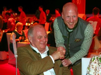 Hoeneß reagiert mit klaren Worten auf Kritiker Sammer Hoeneß reagiert mit klaren Worten auf Kritiker Sammer