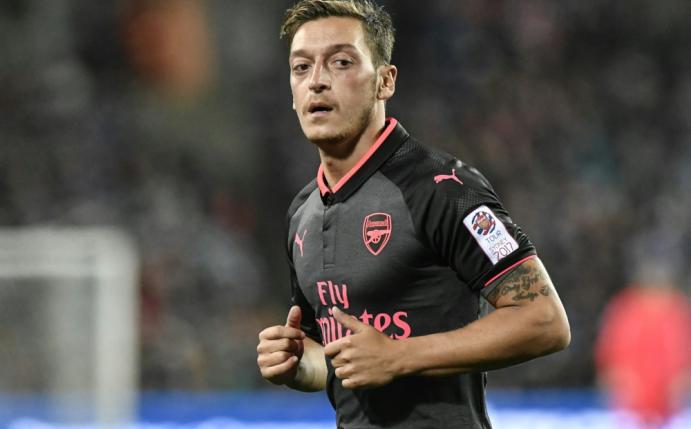 Mesut Özil soll wöchentlich etwa 313.000 Euro verdienen