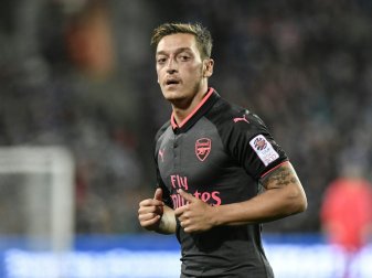 Mesut Özil soll wöchentlich etwa 313.000 Euro verdienen Mesut Özil soll wöchentlich etwa 313.000 Euro verdienen