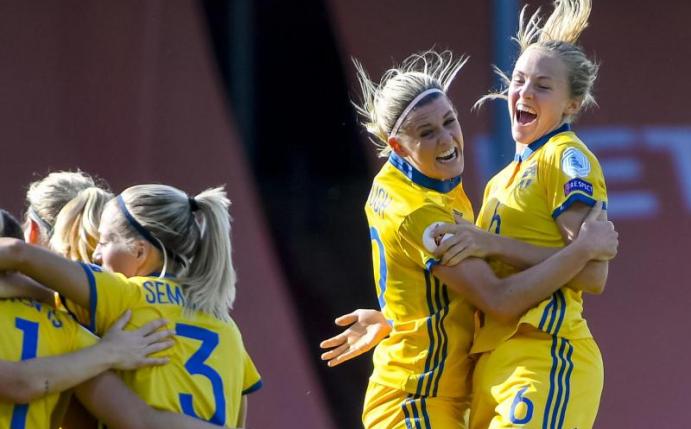 Schwedens Frauen bejubeln die 1:0-Führung gegen Russland. Foto: Carl Sandin/Bildbyran via ZUMA Wire