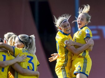 Schwedens Frauen bejubeln die 1:0-Führung gegen Russland. Foto: Carl Sandin/Bildbyran via ZUMA Wire Schwedens Frauen bejubeln die 1:0-Führung gegen Russland. Foto: Carl Sandin/Bildbyran via ZUMA Wire