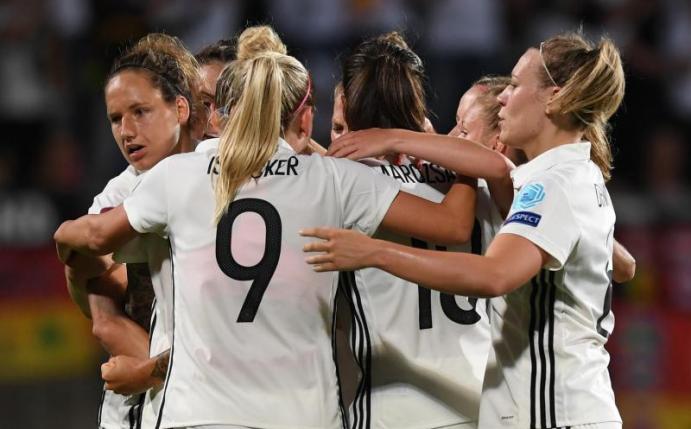 Nach dem 2:1-Sieg über Italien ist der Weg ins EM-Viertelfinale für die deutschen Fußballerinnen geebnet. Foto: Carmen Jaspersen