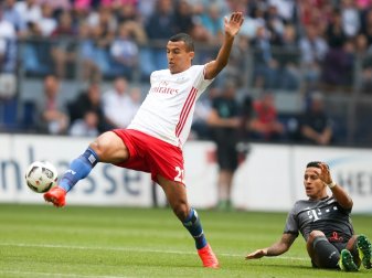 Von der Elbe in die Schweiz: Nabil Bahoui (l.) Von der Elbe in die Schweiz: Nabil Bahoui (l.)