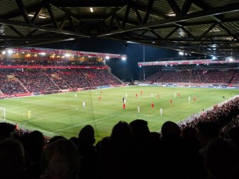 Ein Testspiel von Union Berlin musste wegen Regens abgebrochen werden. Foto: Sebastian Gollnow Ein Testspiel von Union Berlin musste wegen Regens abgebrochen werden. Foto: Sebastian Gollnow