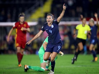 Die Engländerin Jodie Taylor jubelt über ihr Tor zum 2:0 gegen Spanien. Foto: Mike Egerton Die Engländerin Jodie Taylor jubelt über ihr Tor zum 2:0 gegen Spanien. Foto: Mike Egerton