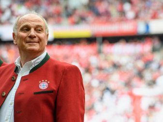 Bayern-Präsident Uli Hoeneß will die Strapazen zukünftiger Werbetouren minimieren. Foto: Matthias Balk Bayern-Präsident Uli Hoeneß will die Strapazen zukünftiger Werbetouren minimieren. Foto: Matthias Balk