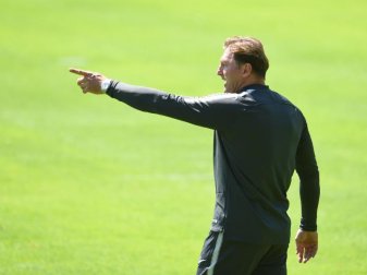 RB-Trainer Ralph Hasenhüttl wechselte im Test gegen Konyaspor einmal komplett durch. Foto: Andreas Gebert RB-Trainer Ralph Hasenhüttl wechselte im Test gegen Konyaspor einmal komplett durch. Foto: Andreas Gebert