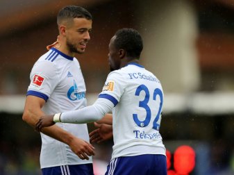 Tekpetey (r.) erzielte den Siegtreffer für Schalke Tekpetey (r.) erzielte den Siegtreffer für Schalke