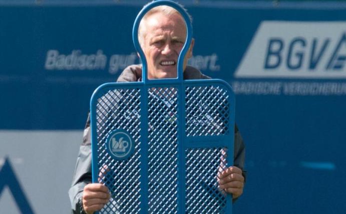 SC-Trainer Christian Streich plagen vor dem Hinspiel Verletzungssorgen. Foto: Patrick Seeger