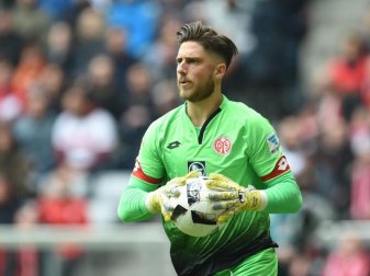 Der Mainzer Torwart Jannik Huth hat sich einen Haarriss im linken Kahnbein zugezogen. Foto: Andreas Der Mainzer Torwart Jannik Huth hat sich einen Haarriss im linken Kahnbein zugezogen. Foto: Andreas