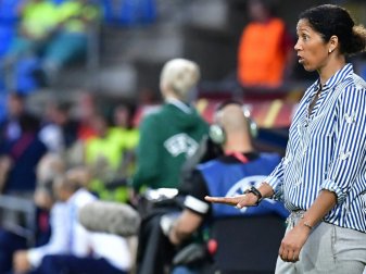 Steffi Jones steht mit ihrer Mannschaft im Viertelfinale Steffi Jones steht mit ihrer Mannschaft im Viertelfinale