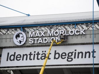 Das Frankenstadion heißt jetzt «Max-Morlock-Stadion». Foto: Daniel Karmann