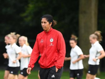 Bundestrainerin Steffi Jones hat einen hohen Anspruch an sich und ihr Team. Foto: Carmen Jaspersen Bundestrainerin Steffi Jones hat einen hohen Anspruch an sich und ihr Team. Foto: Carmen Jaspersen