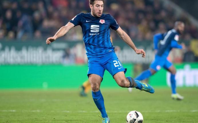 Braunschweigs Patrick Schönfeld ist wegen einer Virusinfektion nicht fit für das erste Saisonspiel gegen Düsseldorf. Foto: Thomas Eisenhuth