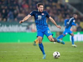 Braunschweigs Patrick Schönfeld ist wegen einer Virusinfektion nicht fit für das erste Saisonspiel gegen Düsseldorf. Foto: Thomas Eisenhuth Braunschweigs Patrick Schönfeld ist wegen einer Virusinfektion nicht fit für das erste Saisonspiel gegen Düsseldorf. Foto: Thomas Eisenhuth