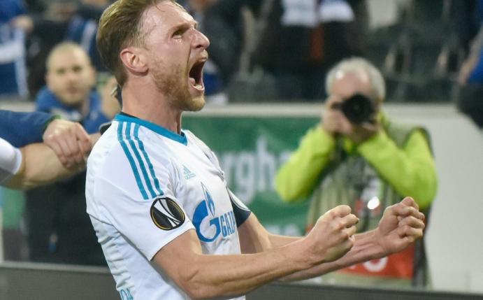 Höwedes gibt das internationale Geschäft als Ziel aus