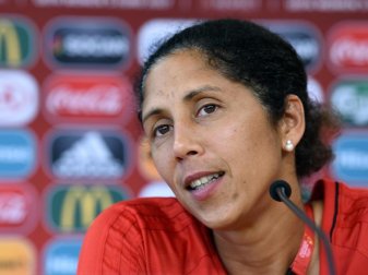 Steffi Jones weiß, dass das Spiel gegen Dänemark kein Spaziergang wird. Foto: Carmen Jaspersen Steffi Jones weiß, dass das Spiel gegen Dänemark kein Spaziergang wird. Foto: Carmen Jaspersen