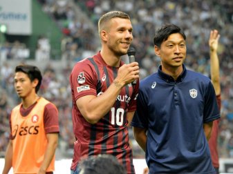 Podolski erzielte bei seinem Debüt für Kobe zwei Tore Podolski erzielte bei seinem Debüt für Kobe zwei Tore