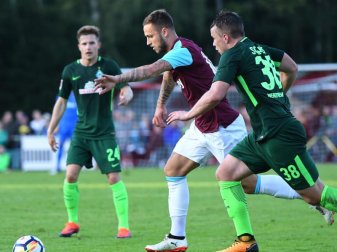 Ex-Werder Spieler Marko Arnautovic (M.) erzielte für West Ham United einen Treffer gegen Werder Bremen. Foto: David Hecker Ex-Werder Spieler Marko Arnautovic (M.) erzielte für West Ham United einen Treffer gegen Werder Bremen. Foto: David Hecker