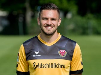 Dresdens Pascal Testroet erlitt im Auftaktspiel gegen Duisburg schwere Knieverletzungen. Foto: Thomas Eisenhuth