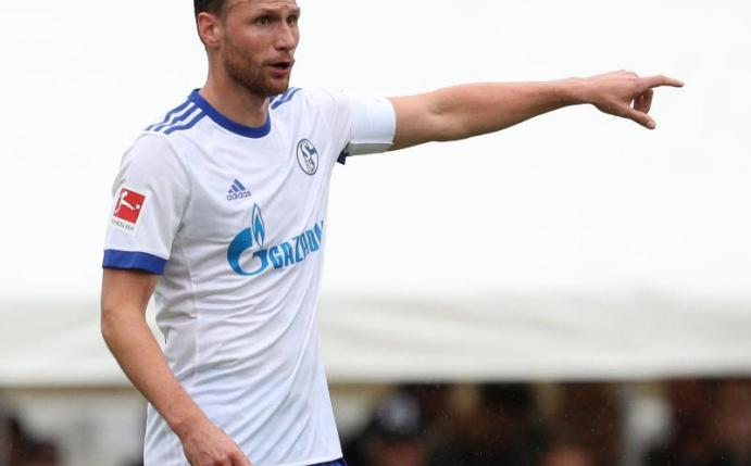 Droht beim Bundesliga-Start auszufallen: Schalke-Kapitän Benedikt Höwedes. Foto: Tim Rehbein