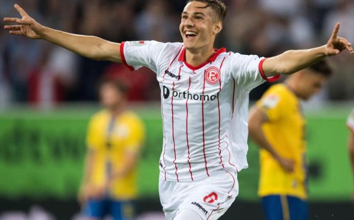 Düsseldorfs Florian Neuhaus jubelt nach seinem Treffer zum 2:2 Ausgleich. Foto: Marius Becker