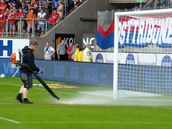 Das Spiel des 1. FC Heidenheim gegen Aue litt unter schweren Regenfällen. Foto: Stefan Puchner Das Spiel des 1. FC Heidenheim gegen Aue litt unter schweren Regenfällen. Foto: Stefan Puchner