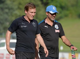 Stuttgarts Trainer Hannes Wolf (l) und Huddersfield-Coach David Wagner kennen sich aus ihrer gemeinsamen Dortmunder Zeit. Foto: Angelika Warmuth Stuttgarts Trainer Hannes Wolf (l) und Huddersfield-Coach David Wagner kennen sich aus ihrer gemeinsamen Dortmunder Zeit. Foto: Angelika Warmuth