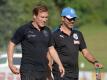 Stuttgarts Trainer Hannes Wolf (l) und Huddersfield-Coach David Wagner kennen sich aus ihrer gemeinsamen Dortmunder Zeit. Foto: Angelika Warmuth