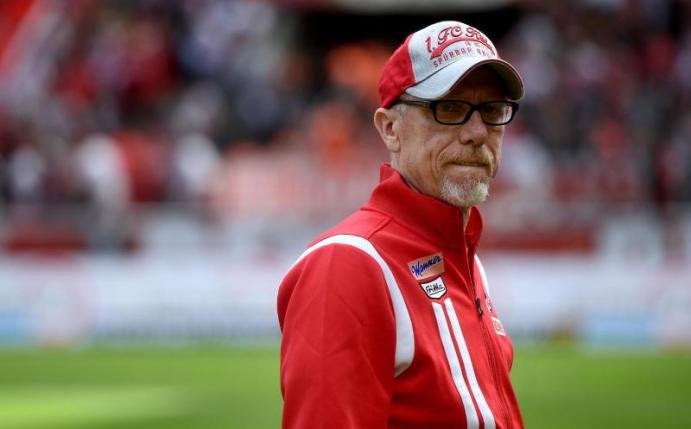 Peilt mit dem 1. FC Köln die Top Ten an: Trainer Peter Stöger. Foto: Jonas Güttler