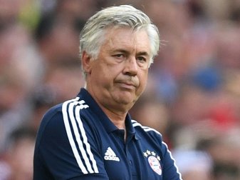 Ancelottis FC Bayern verliert auch gegen den SSC Neapel Ancelottis FC Bayern verliert auch gegen den SSC Neapel