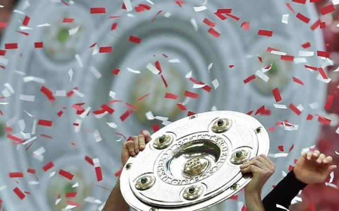 Objekt der Begierde: Die Meisterschale der Bundesliga. Foto: Angelika Warmuth