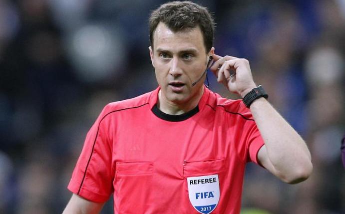Felix Zwayer wird als erster Referee in Deutschland von einem Video-Assistenten unterstützt werden Foto: Christophe Ena