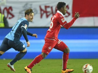 Kwadwo spielt seit 2010 für Kaiserslautern Kwadwo spielt seit 2010 für Kaiserslautern