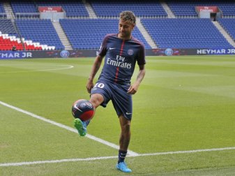 Seine Beine sind PSG 222 Millionen Euro wert: Neymar. Foto: Michel Euler Seine Beine sind PSG 222 Millionen Euro wert: Neymar. Foto: Michel Euler