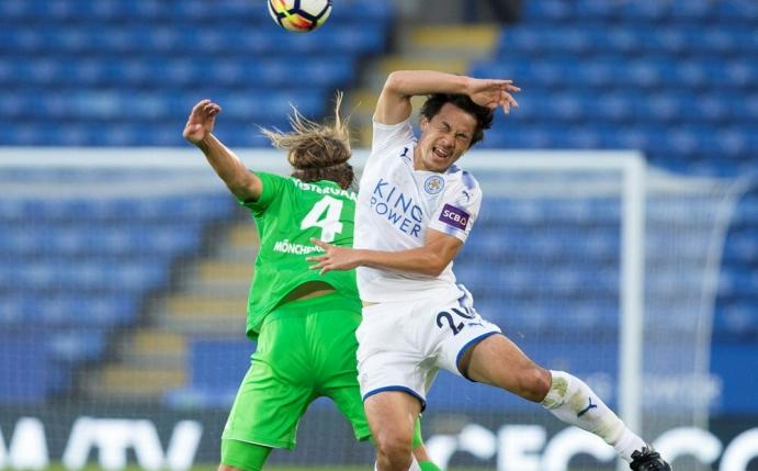 Leicesters Okazaki im Duell mit Jannik Vestergaard