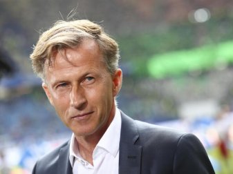Das Team von Trainer Andries Jonker verlor im Testspiel gegen den AC Florenz mit 2:0. Foto: Christian Charisius Das Team von Trainer Andries Jonker verlor im Testspiel gegen den AC Florenz mit 2:0. Foto: Christian Charisius