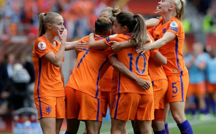 Die Oranje-Frauen jubeln vor heimischer Kulisse