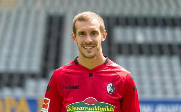 Julian Schuster brachte den SC Freiburg im Test gegen den FC Turin zunächst in Führung. Freiburg verlor 1:2. Foto: Patrick Seeger