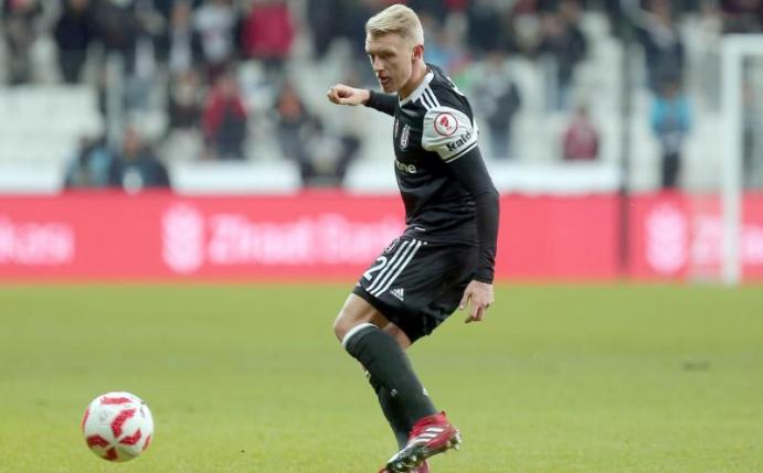 Andreas Beck hat mit Besiktas Istanbul den türkischen Supercup gegen Konyaspor mit 1:2 verloren. Foto: Tolga Adanali+