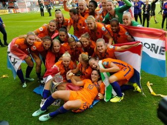 Besondere Ehre für die Oranje-Europameisterinnen Besondere Ehre für die Oranje-Europameisterinnen