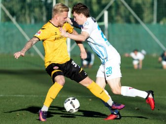Marcel Hilßner (links) trägt ab sofort das Hansatrikot Marcel Hilßner (links) trägt ab sofort das Hansatrikot
